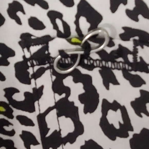 Lot‎ of 2 Cherokee scrub tops - Picture 2 of 7